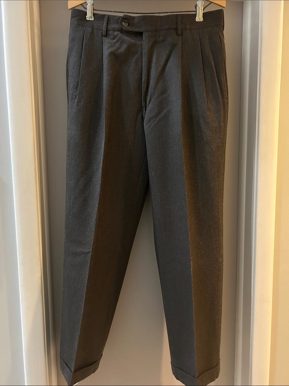Jos A Bank Men's Brown Pleated Dress Pants - Classic Tailored Fit